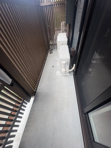 府中市府中町２丁目のアパートのバルコニー