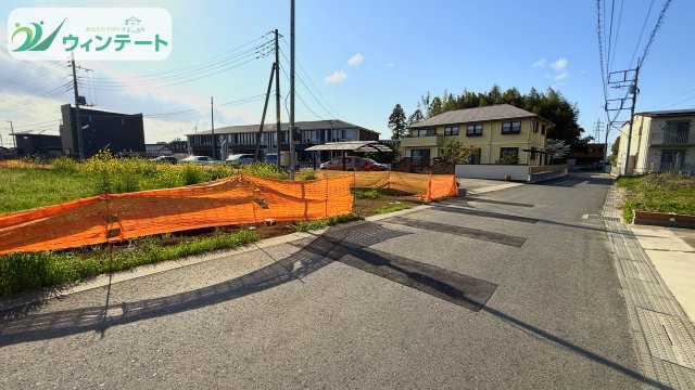 つくば市要4期　新築戸建　2号棟の前面道路含む現地写真|現地写真です。敷地面積396.34㎡（119.89坪）とゆとりの広さ。日当たりや風通しはぜひ現地でご確認ください。