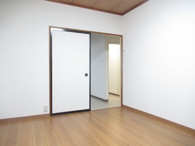 レジデンス横山の洋室