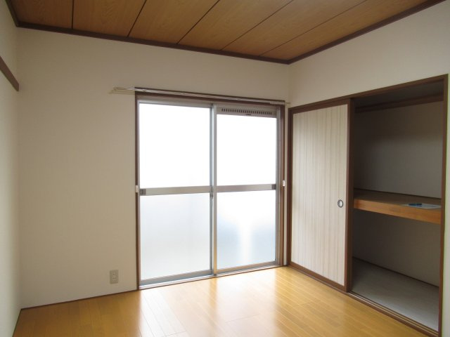 レジデンス横山の洋室