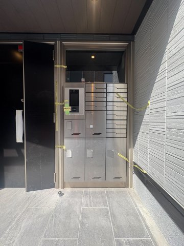 府中市府中町２丁目のアパートのエントランス