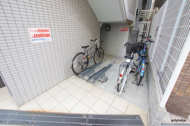 パークフラッツ野田阪神駅前　仲介手数料無料の駐車場