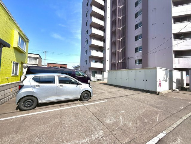 ノースピア発寒の駐車場