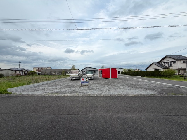 都城市山田町中霧島の売地の前面道路含む現地写真