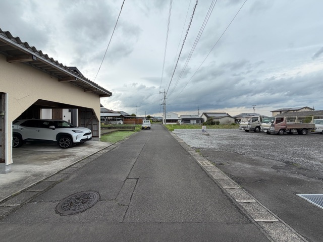 都城市山田町中霧島の売地の前面道路含む現地写真