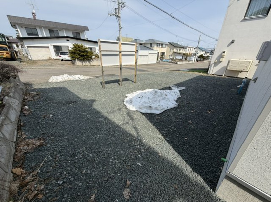北見市美山町西５丁目４７番地８１　新築平屋建の駐車場