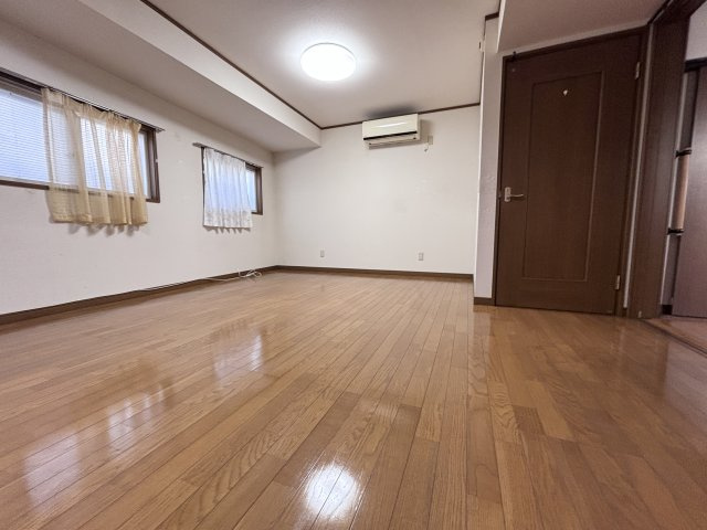 横須賀市鷹取戸建の居間・リビング|居間です