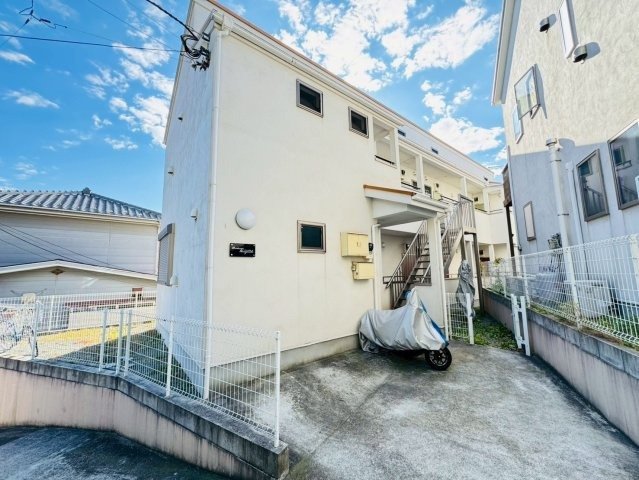 横須賀市公郷町３丁目のアパート