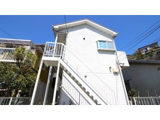 横須賀市追浜町１丁目のアパート