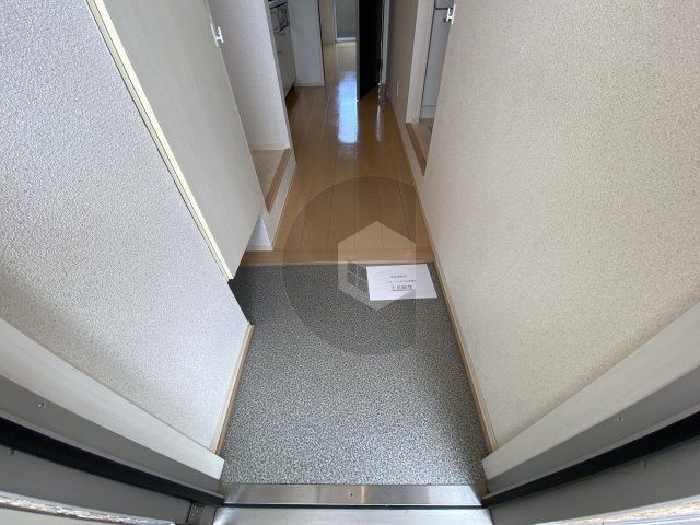 東大阪市上小阪２丁目のハイツの玄関