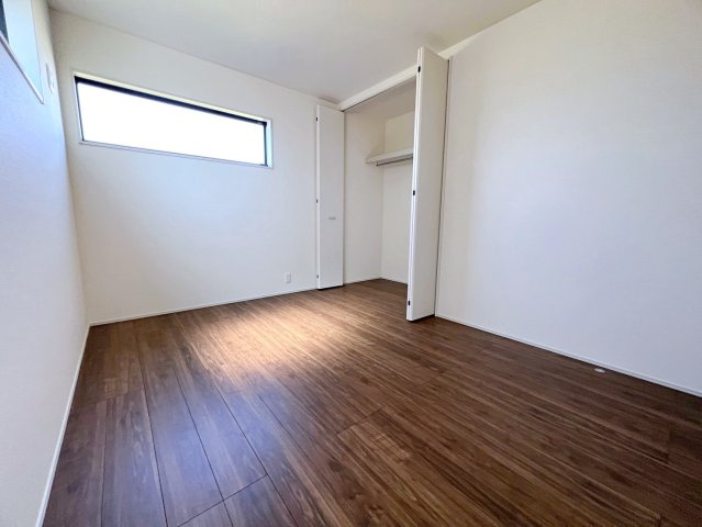吉田町住吉9期／の洋室