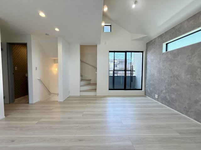 板橋区西台1丁目　制震装置×ロフト　省エネ住宅　全2棟の居間・リビング
