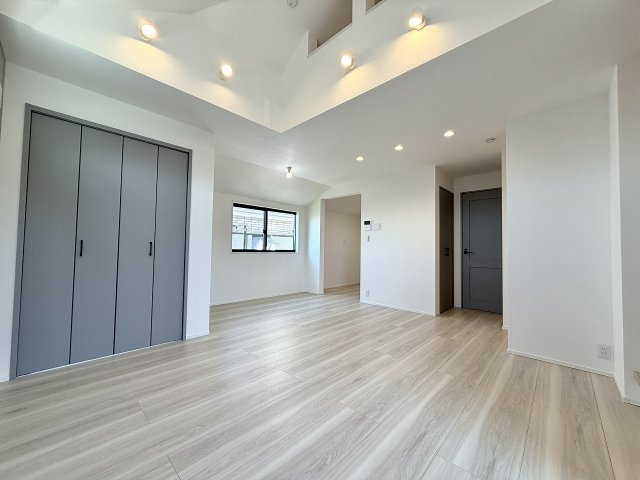 板橋区西台1丁目　制震装置×ロフト　省エネ住宅　全2棟の居間・リビング