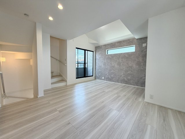 板橋区西台1丁目　制震装置×ロフト　省エネ住宅　全2棟の居間・リビング