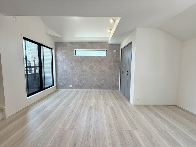 板橋区西台1丁目　制震装置×ロフト　省エネ住宅　全2棟の居間・リビング