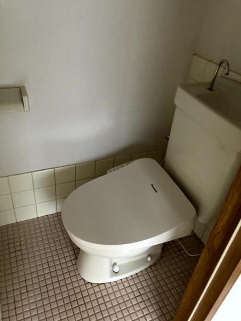 同間取りの別室の室内写真です
