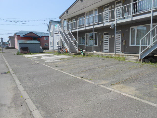 プレース北都の駐車場
