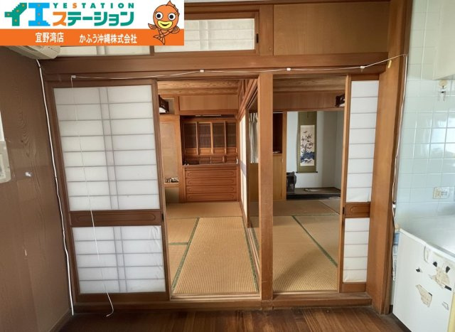 伊祖３丁目収益物件（事務所兼住宅）の和室|※画像はAI処理により家具を消去しています。
