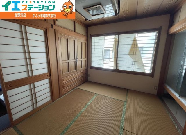 伊祖３丁目収益物件（事務所兼住宅）の和室|※画像はAI処理により家具を消去しています。
