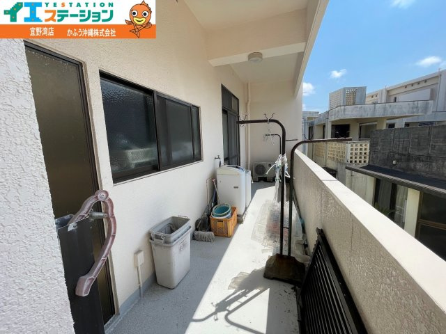 伊祖３丁目収益物件（事務所兼住宅）のバルコニー