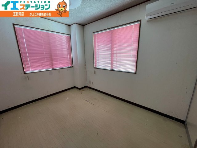 伊祖３丁目収益物件（事務所兼住宅）の洋室