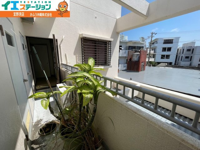 伊祖３丁目収益物件（事務所兼住宅）のバルコニー