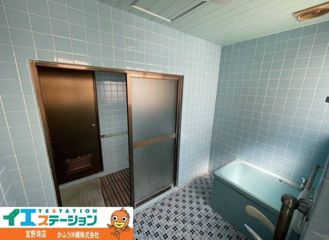 伊祖３丁目収益物件（事務所兼住宅）の浴室|※画像はAI処理により家具を消去しています。