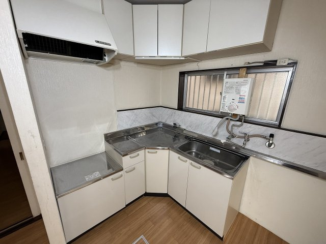 東中戸建のキッチン
