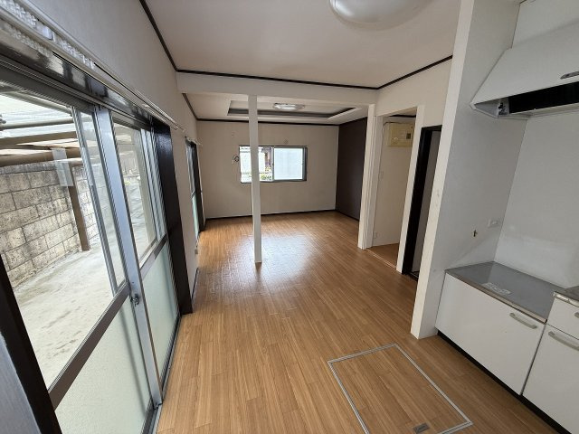 東中戸建の居間・リビング
