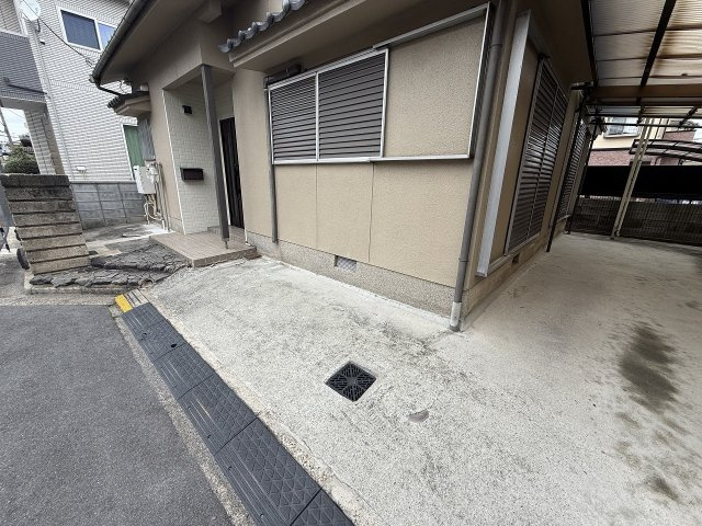 東中戸建の駐車場