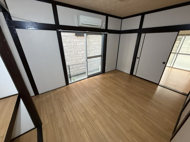 東中戸建の洋室