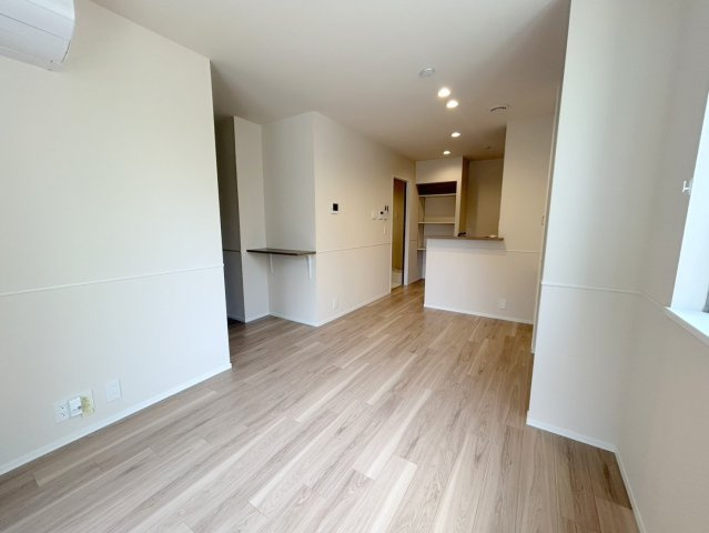 ドエル南青山の洋室|★明るいフローリングの角部屋です★