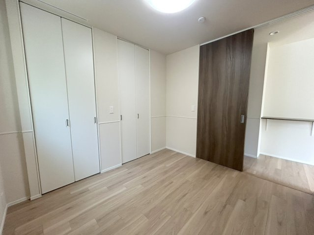 ドエル南青山の寝室|★明るいフローリングの角部屋です★