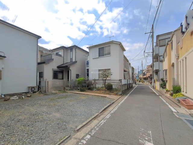 ふじみ野市大井中央２丁目の中古一戸建の前面道路含む現地写真