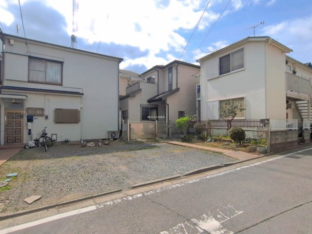 ふじみ野市大井中央２丁目の中古一戸建の駐車場|45坪超の広い敷地！お車は並列で3台駐車可能！
セカンドカーやお客さま用のお車も出し入れが楽々です。