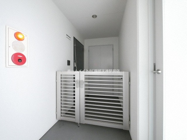 サニーハウス南堀江の玄関