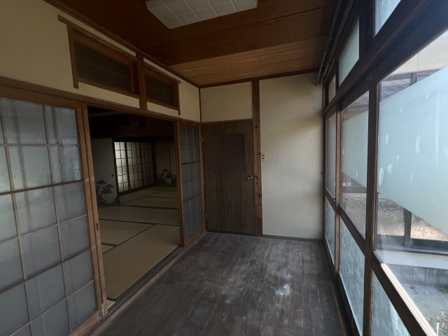 津山口中古住宅2階建　5DK＋離れ＋倉庫の内装|広縁