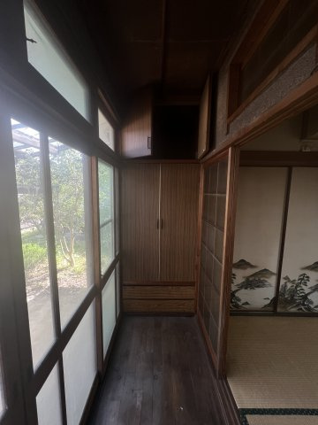津山口中古住宅2階建　5DK＋離れ＋倉庫の内装|広縁