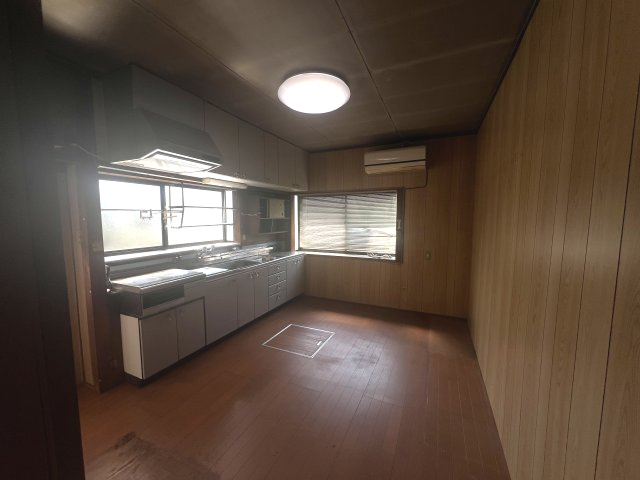津山口中古住宅2階建　5DK＋離れ＋倉庫のキッチン