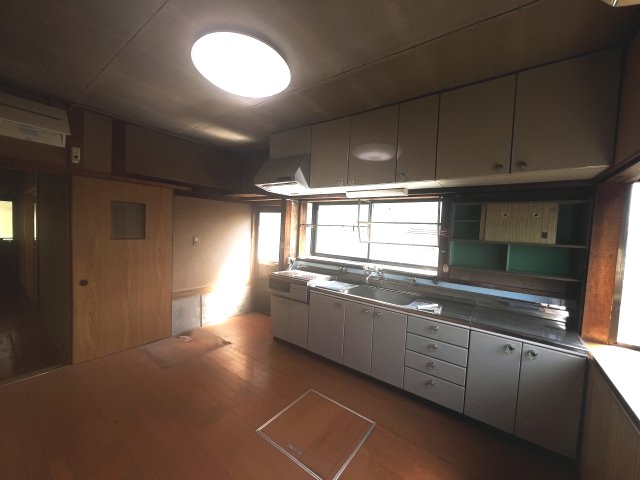 津山口中古住宅2階建　5DK＋離れ＋倉庫のキッチン