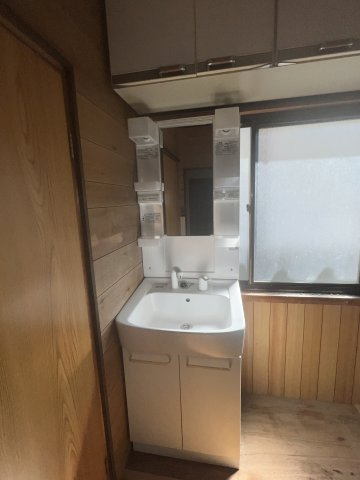 津山口中古住宅2階建　5DK＋離れ＋倉庫の独立洗面台