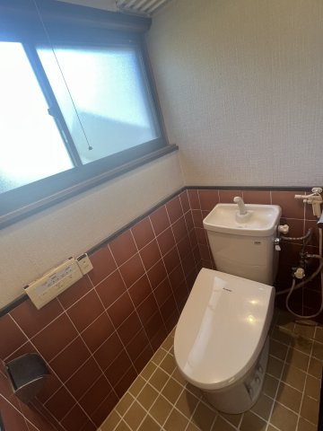 津山口中古住宅2階建　5DK＋離れ＋倉庫のトイレ