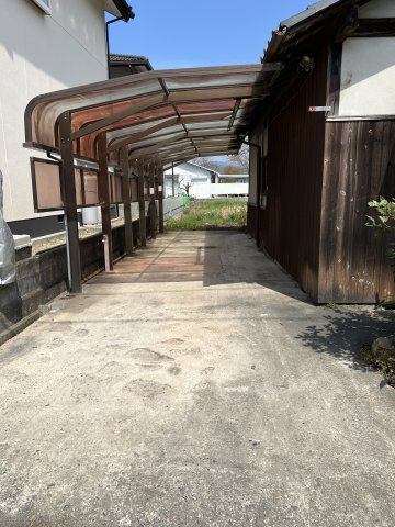 津山口中古住宅2階建　5DK＋離れ＋倉庫の駐車場