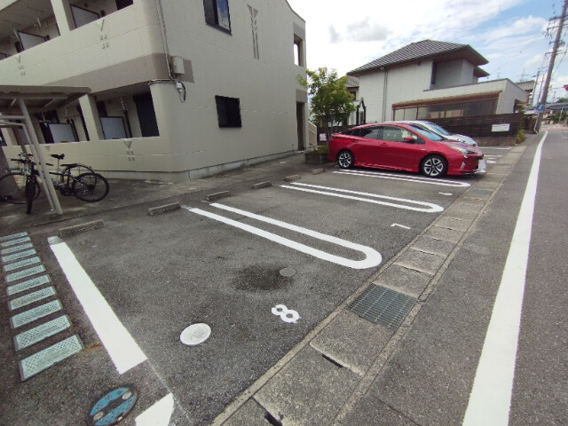 エクセルハイツ岡田の駐車場