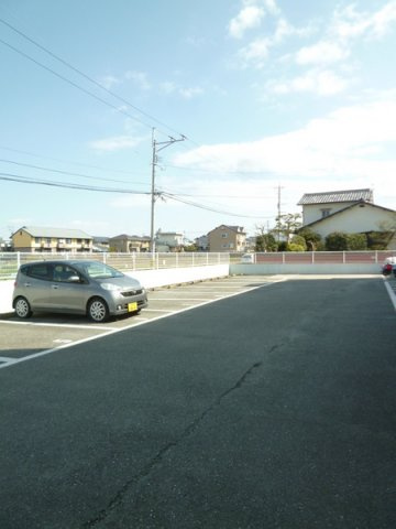 アザレアハイツ江﨑の駐車場
