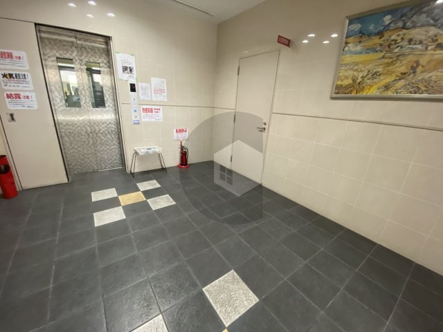 エムプラザ布施駅前のロビー