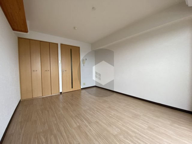 エムプラザ布施駅前の居間・リビング