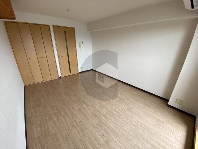 エムプラザ布施駅前の居間・リビング