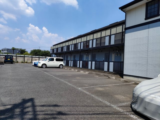 パセオ西府壱番館の駐車場