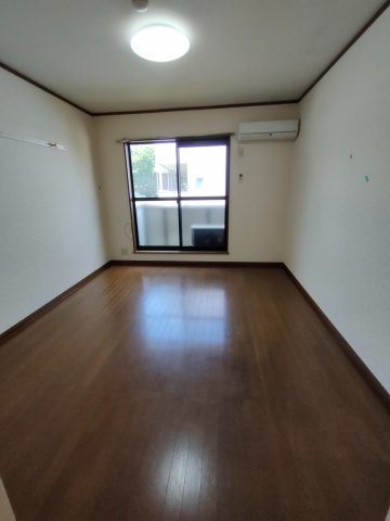パセオ西府壱番館の居間・リビング